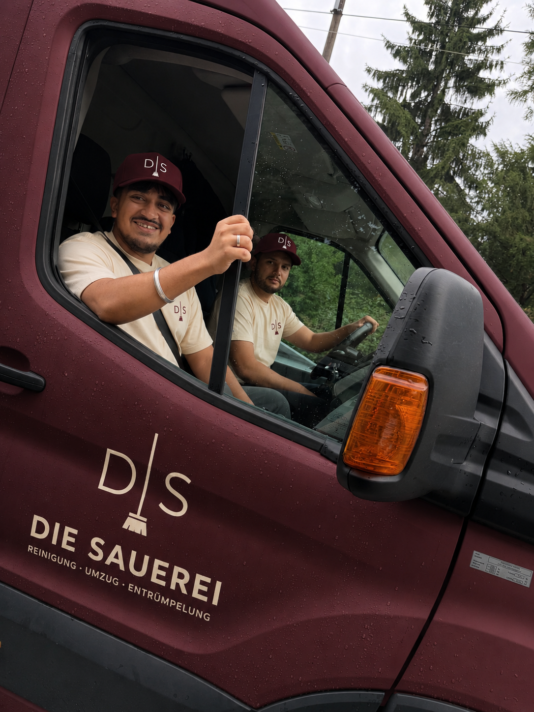 Unser Auto. Fahrerhaus, früher Morgen.